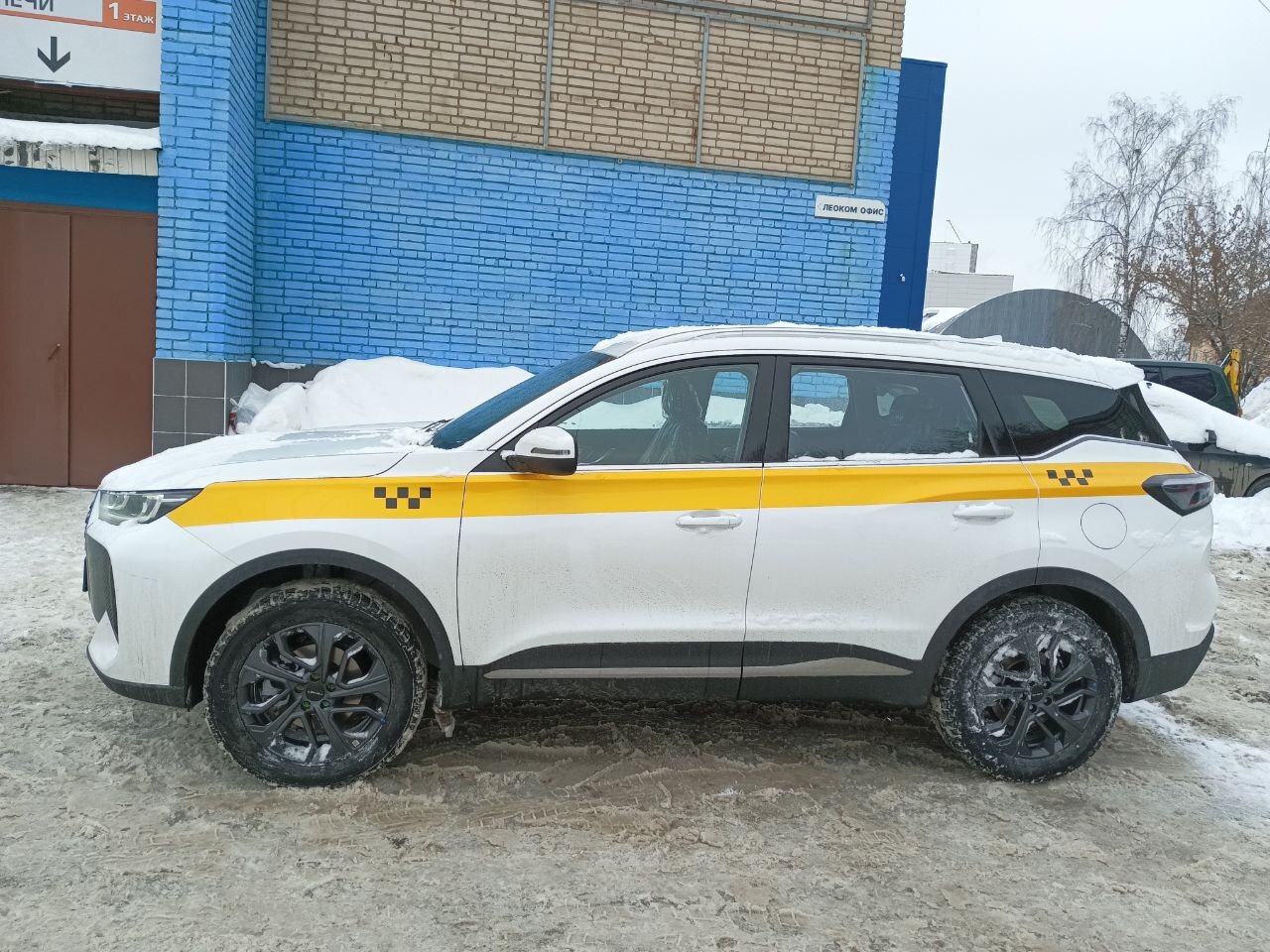Tenet T7 — автомобиль таксопарка Аномалия