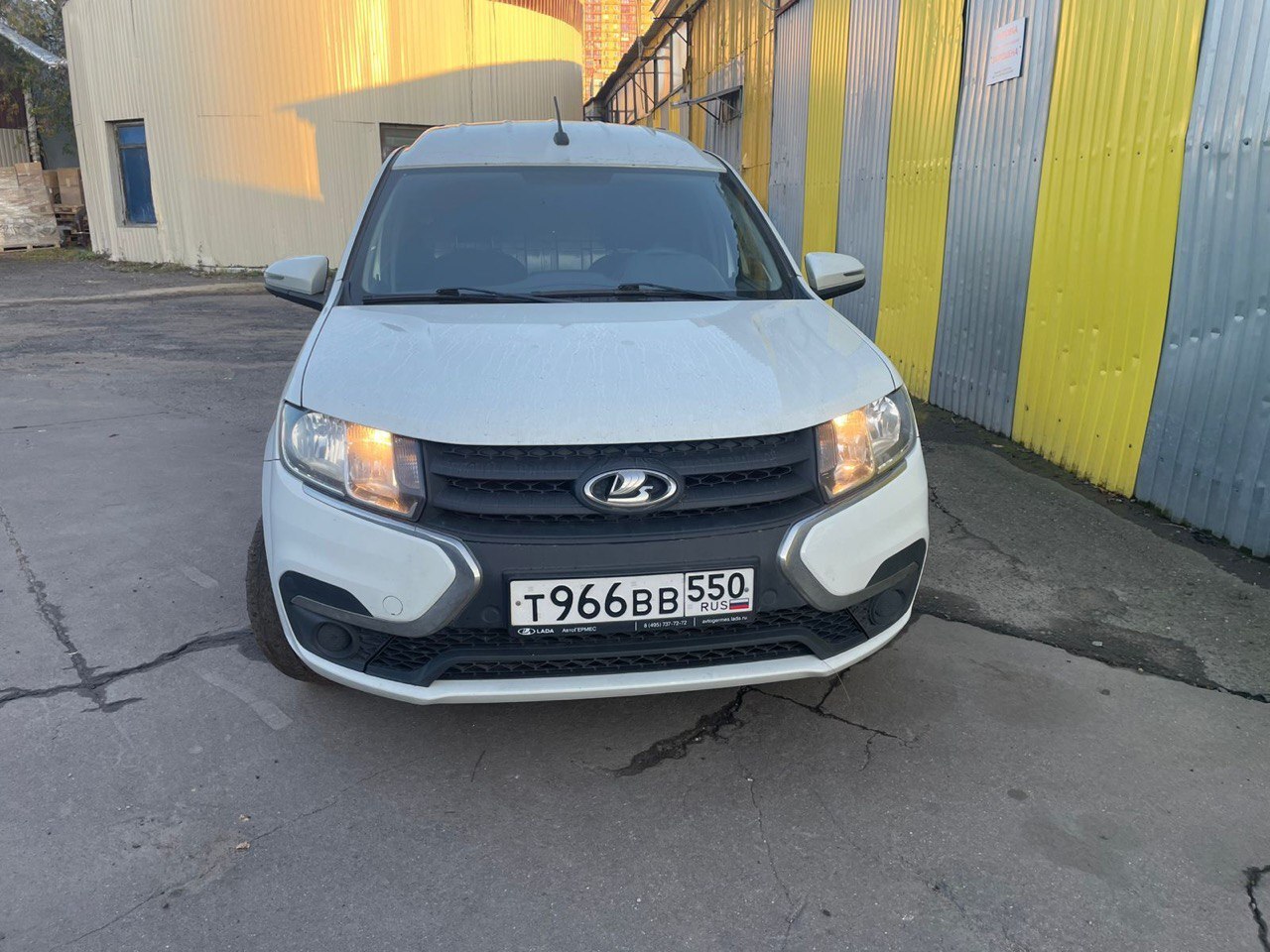 Lada Largus — автомобиль таксопарка Аномалия